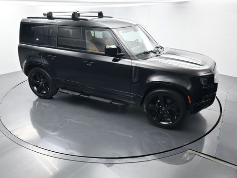 Used 2024 Land Rover Defender 110 V8 image 40