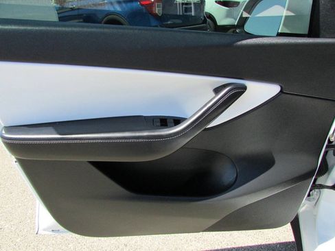 Used 2021 Tesla Model Y Long Range AWD/4WD image 14