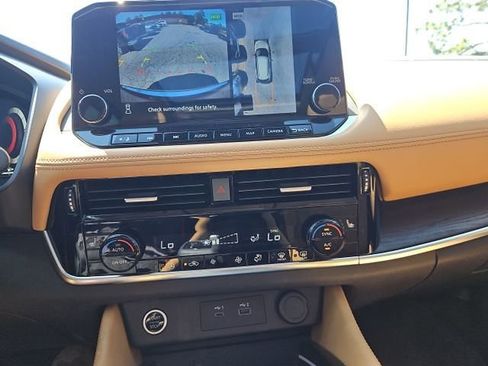 Used 2023 Nissan Rogue Platinum FWD image 7