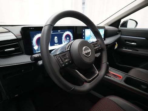 Used 2026 Nissan Kicks SR w/ Cold Weather Package image 8