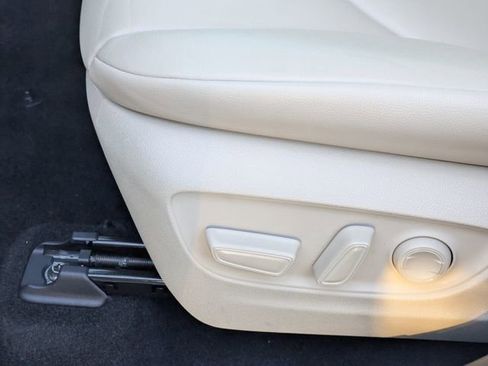 Used 2023 Toyota Highlander XLE image 25