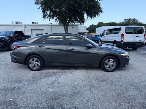 Used 2024 Hyundai Elantra SE FWD image 10