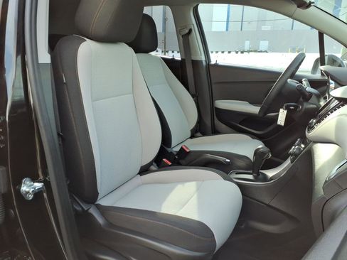 Certified 2022 Chevrolet Trax LS w/ Tint and Cruise Package image 9