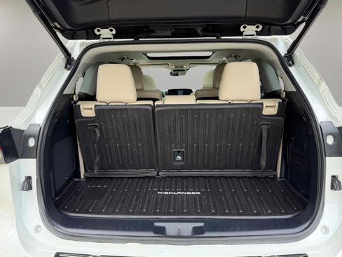 Used 2021 Toyota Highlander Platinum AWD/4WD image 17