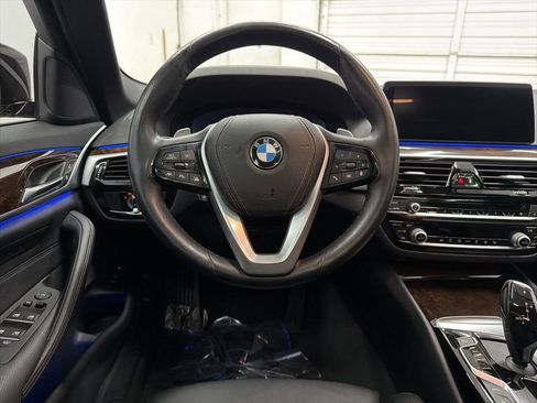 Used 2020 BMW 530e xDrive w/ M Sport Package image 22