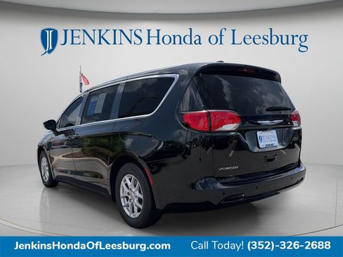 Used 2024 Chrysler Voyager LX FWD image 5
