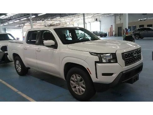 Used 2023 Nissan Frontier SV w/ Technology Package RWD image 2