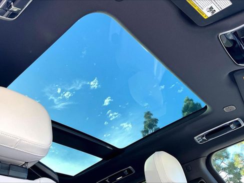 Used 2025 Land Rover Range Rover Sport image 29