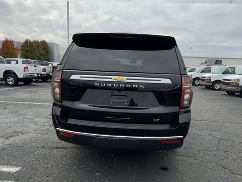 Used 2023 Chevrolet Suburban LT image 7