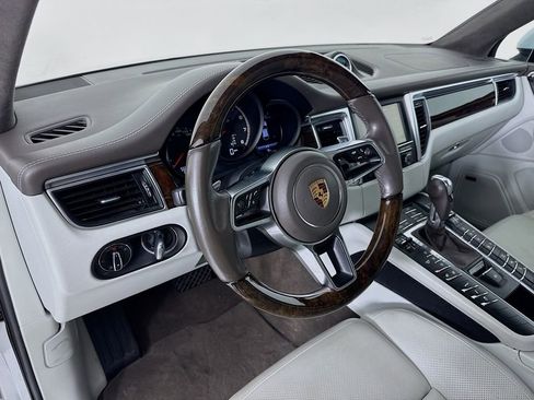 Certified 2016 Porsche Macan Turbo image 4