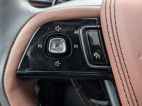 Used 2025 Lincoln Aviator Reserve w/ Luxury Package image 18