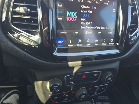 Used 2019 Jeep Compass Latitude FWD image 13