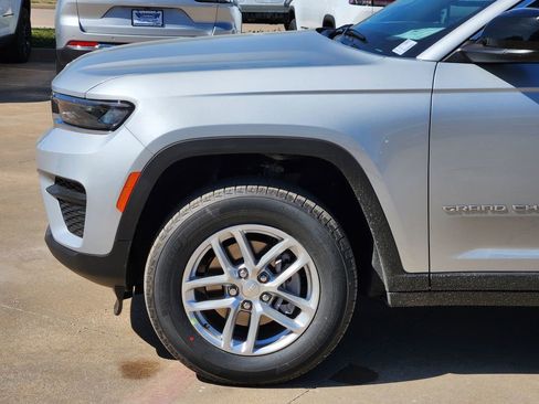 New 2026 Jeep Grand Cherokee Laredo image 6
