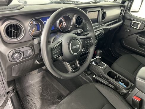 Used 2023 Jeep Gladiator Sport AWD/4WD image 16