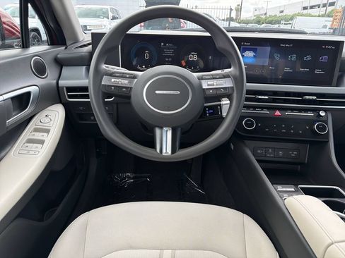 Used 2025 Hyundai Sonata SEL FWD image 13
