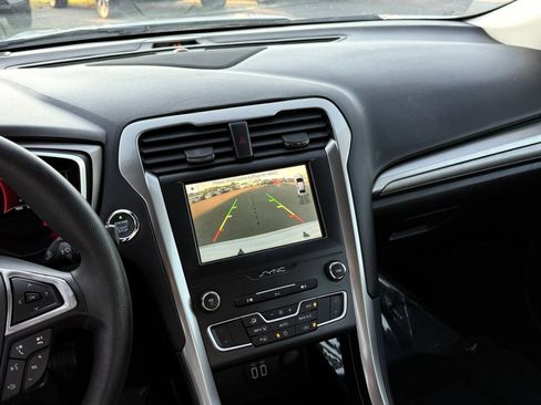 Used 2019 Ford Fusion SE FWD image 32