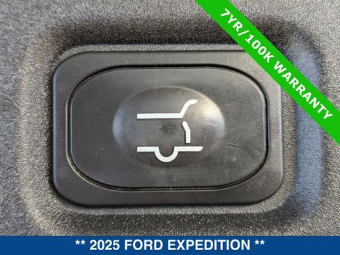 Certified 2025 Ford Expedition Active AWD/4WD image 17