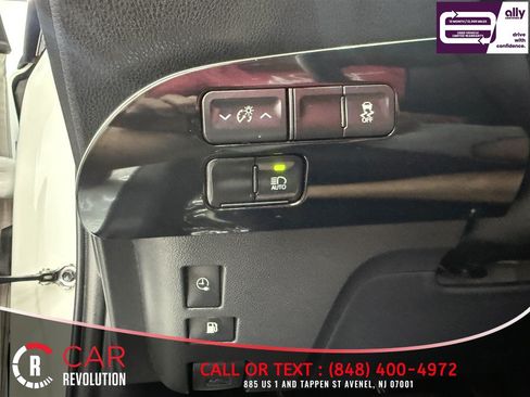 Used 2020 Toyota Prius Prime LE FWD image 24