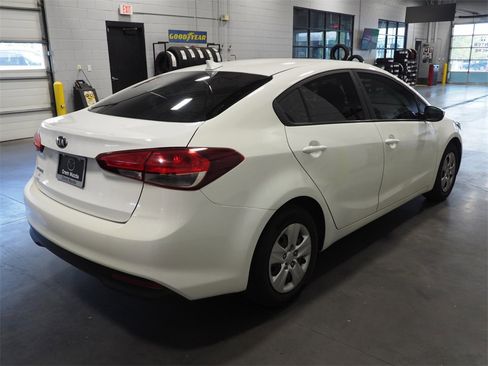 Used 2017 Kia Forte LX image 4