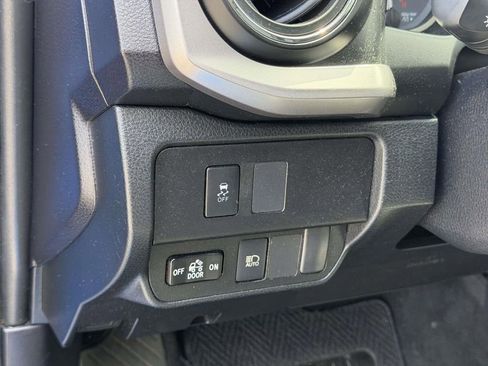 Used 2020 Toyota Tacoma SR5 RWD image 18