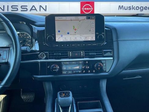 Used 2023 Nissan Pathfinder SL image 9