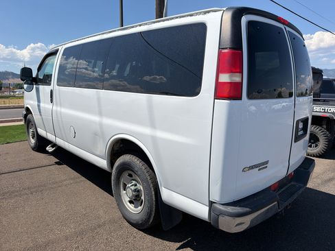 Used 2009 Chevrolet Express 3500 Passenger w/ LT Preferred Equipment Group RWD image 2