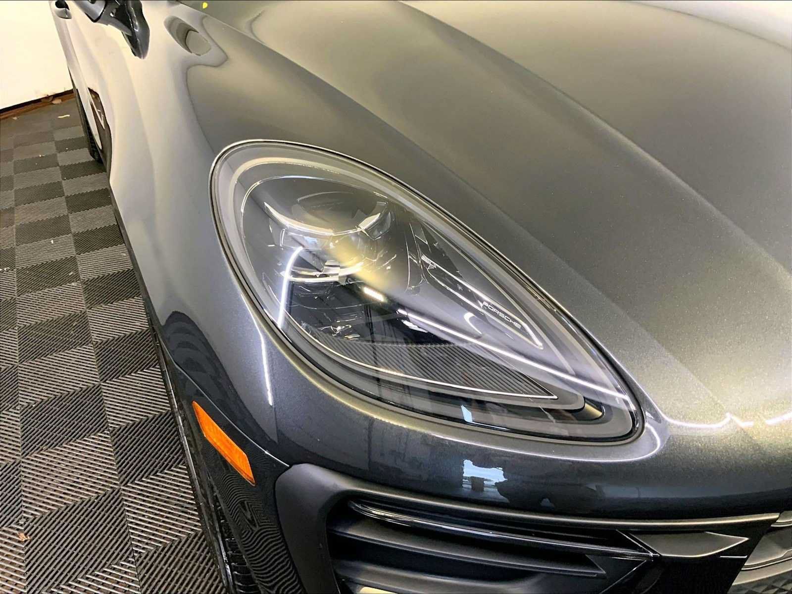 Used 2026 Porsche Macan AWD/4WD image 12