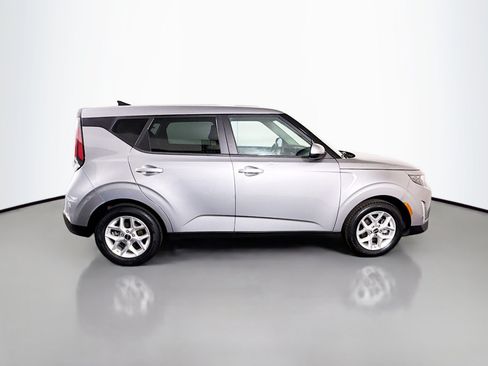 Used 2023 Kia Soul LX w/ Option Group 015 FWD image 11