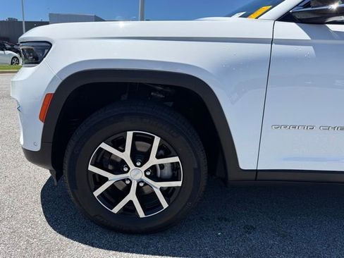 Used 2023 Jeep Grand Cherokee Limited w/ Luxury Tech Group II RWD image 21