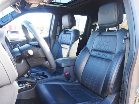 Used 2022 Nissan Frontier PRO-4X w/ Pro-4X Premium Package image 16