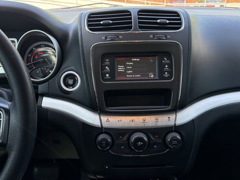 Used 2017 Dodge Journey SE image 30