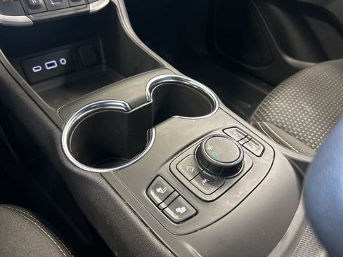 Used 2022 GMC Terrain SLE w/ Driver Convenience Package image 17