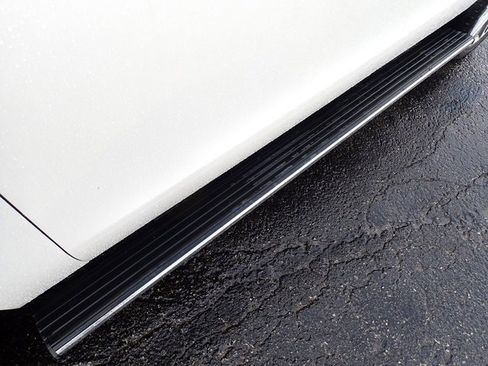 Used 2024 Ford Expedition Limited image 13