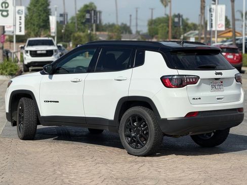 Used 2024 Jeep Compass Latitude w/ Convenience Group image 3