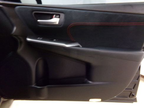 Used 2015 Toyota Camry XSE image 7