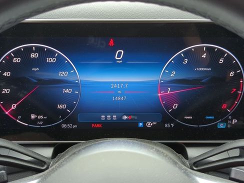 Used 2025 Mercedes-Benz GLC 300 4MATIC image 10