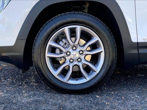 Used 2024 GMC Terrain SLT AWD/4WD image 9