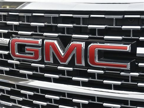 Used 2023 GMC Acadia Denali image 19