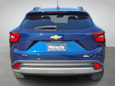 Used 2024 Chevrolet Trax LT w/ Driver Confidence Package image 5