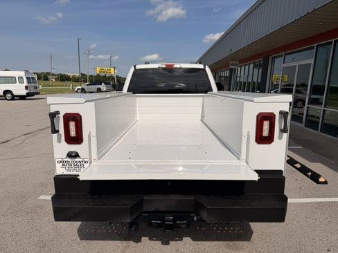 Used 2022 Ford F250 XL w/ Power Equipment Group RWD image 5