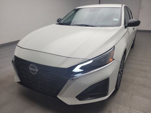 Used 2025 Nissan Altima 2.5 SV FWD image 15
