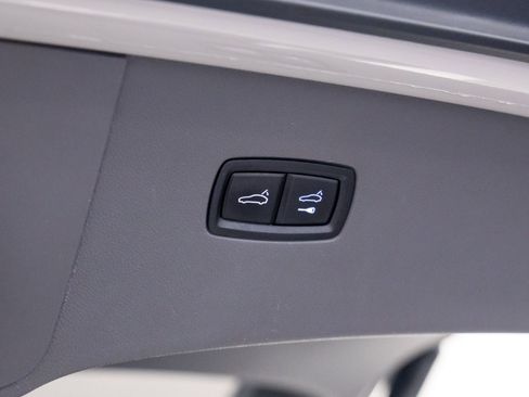 Used 2020 Porsche Cayenne Turbo image 32