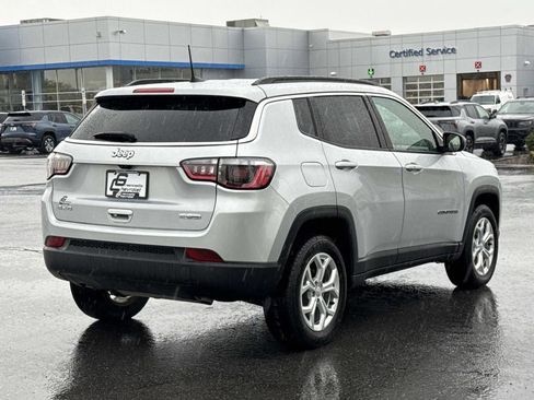 Used 2024 Jeep Compass Latitude AWD/4WD image 25