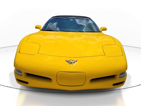 Used 2001 Chevrolet Corvette Convertible w/ Preferred Equipment Group2 RWD image 2