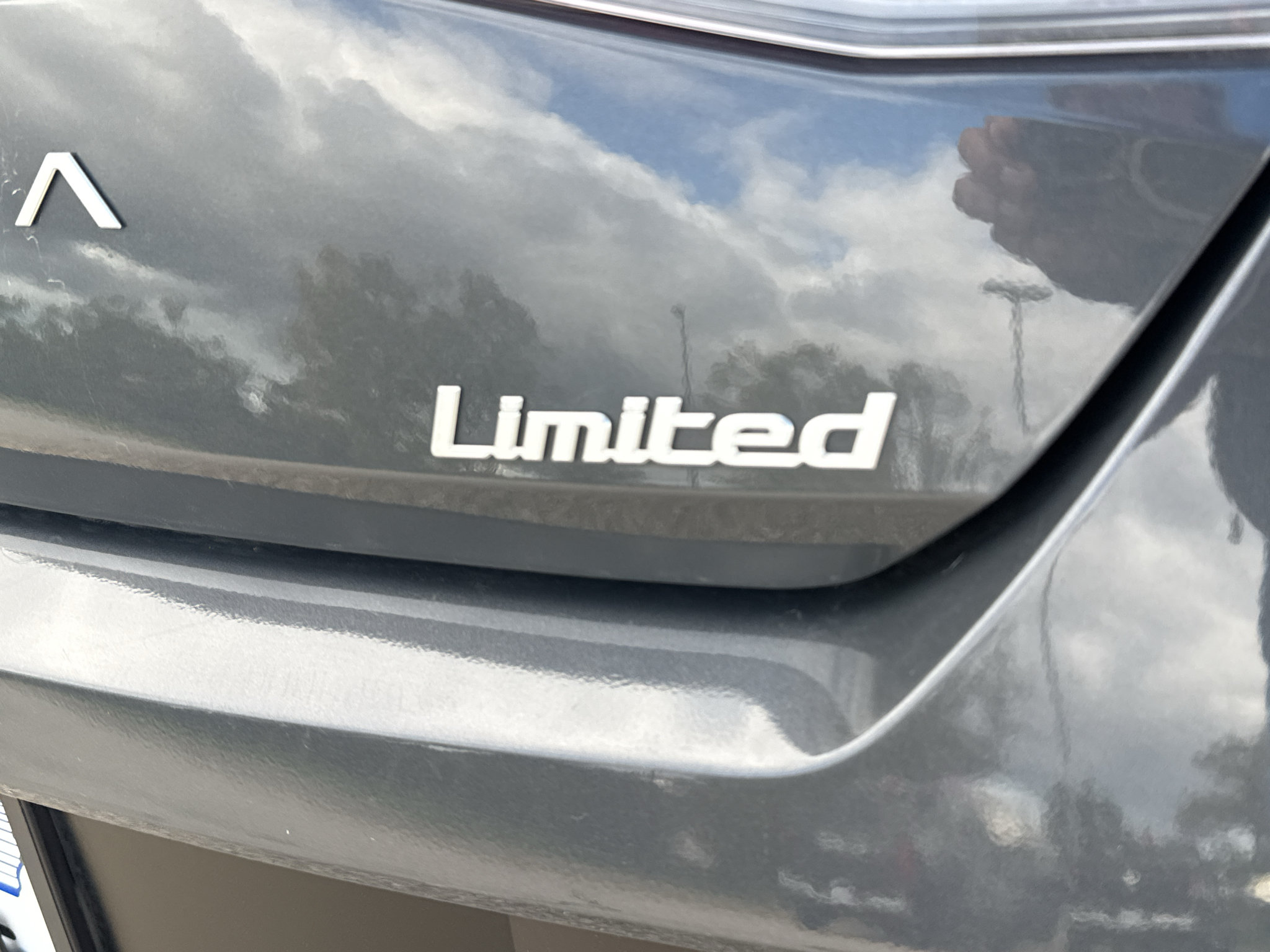 Used 2024 Hyundai Elantra Limited FWD image 8