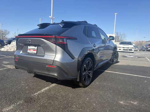 Used 2024 Toyota bZ4X AWD image 9