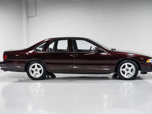 Used 1995 Chevrolet Impala SS image 2