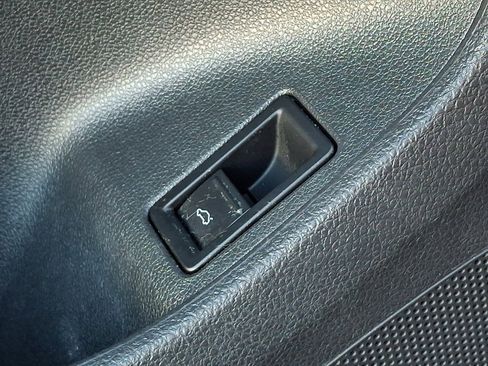 Used 2017 Volkswagen Jetta S image 25