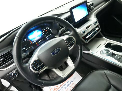 Used 2022 Ford Explorer XLT w/ Equipment Group 202A AWD/4WD image 14