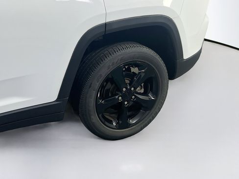 Used 2022 Jeep Grand Cherokee Altitude image 28